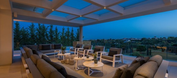 5 bedrooms Villa in Malaga, Spain No. 147458 2