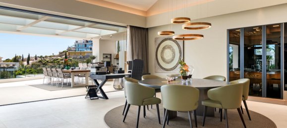 5 bedrooms Villa in Malaga, Spain No. 147458 10