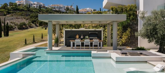 5 bedrooms Villa in Malaga, Spain No. 147458 5