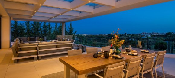 5 bedrooms Villa in Malaga, Spain No. 147458 3