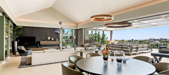 5 bedrooms Villa in Malaga, Spain No. 147458 8