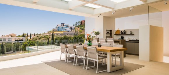 5 bedrooms Villa in Malaga, Spain No. 147458 14