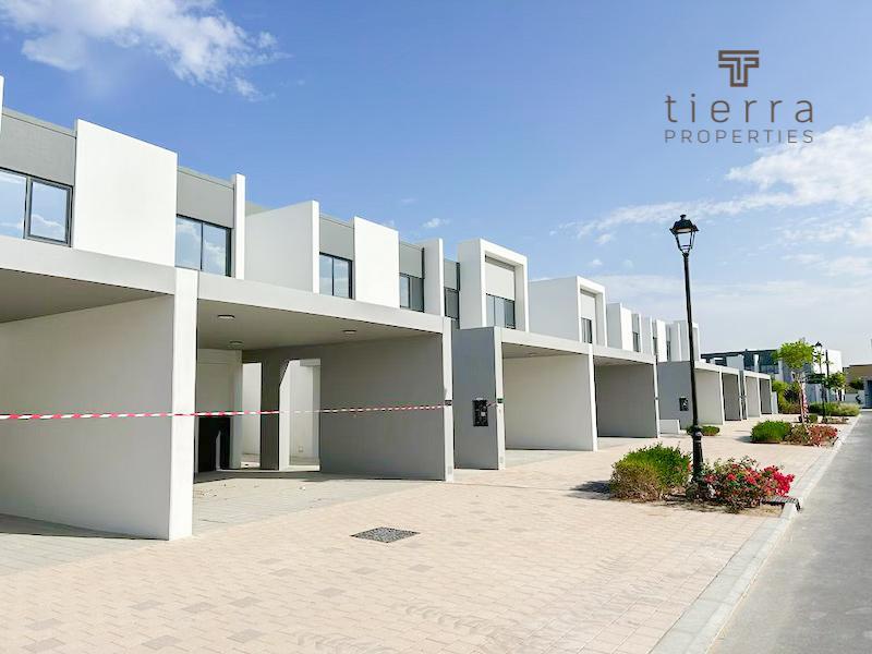 Вилла с 3 спальнями в Dubai Land, ОАЭ № 56295