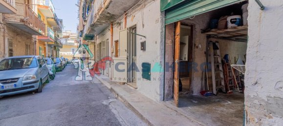 2-salle Appartement à Villabate, Italy No. 13138 2