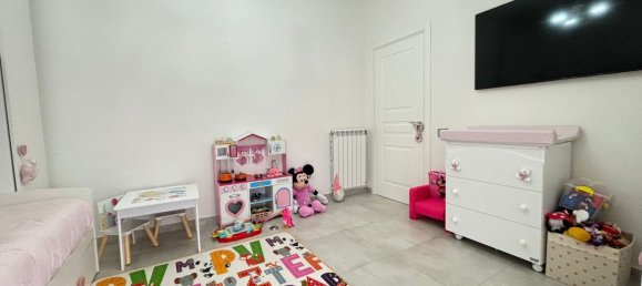 3 rooms Apartment in Naples, Italy No. 177659 5