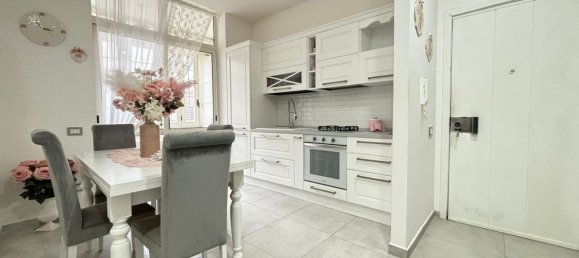 3 rooms Apartment in Naples, Italy No. 177659 11