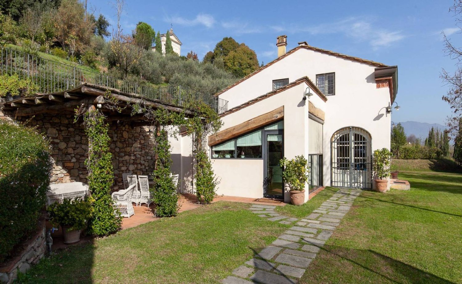 4 bedrooms Villa in Lucca, Italy No. 229141
