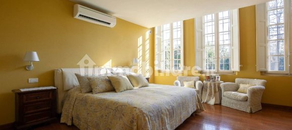 4 bedrooms Villa in Lucca, Italy No. 229141 11