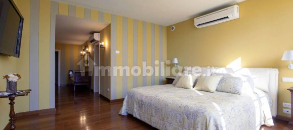 4 bedrooms Villa in Lucca, Italy No. 229141 12