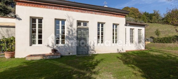 4 bedrooms Villa in Lucca, Italy No. 229141 2