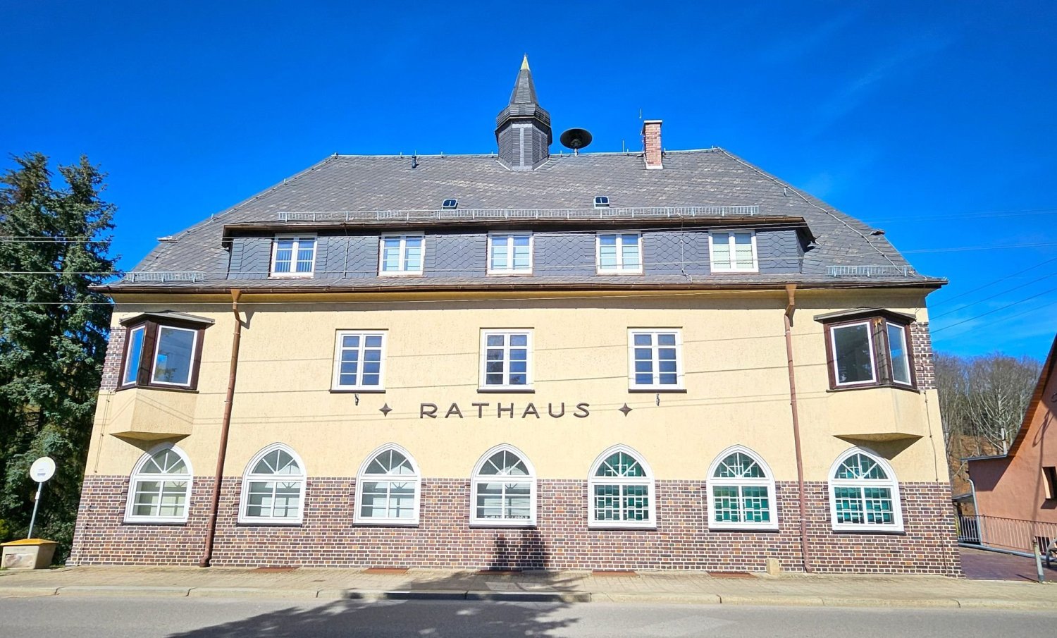 26 rooms Building in Zwickau, Germany No. 57845