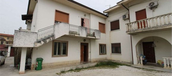4 rooms Apartment in Ronco all'Adige, Italy No. 59706 21