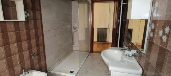 4 rooms Apartment in Ronco all'Adige, Italy No. 59706 8