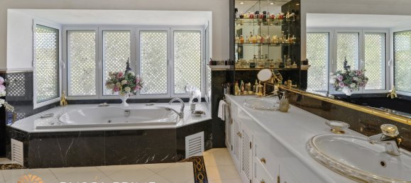 5 bedrooms Villa in Benahavis, Spain No. 1410 8