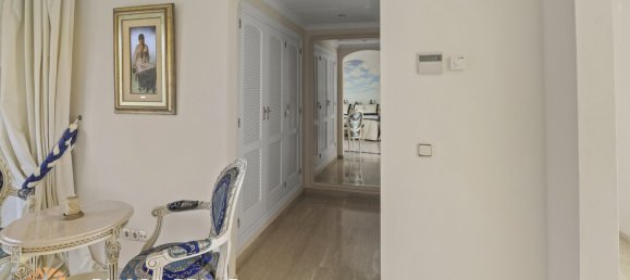 5 bedrooms Villa in Benahavis, Spain No. 1410 5