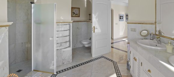 5 bedrooms Villa in Benahavis, Spain No. 1410 12