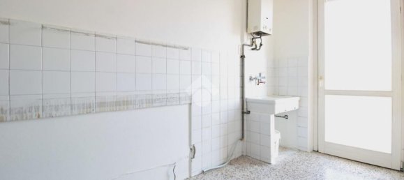 2-salle Appartement à Trezzo sull'Adda, Italy No. 220089 3