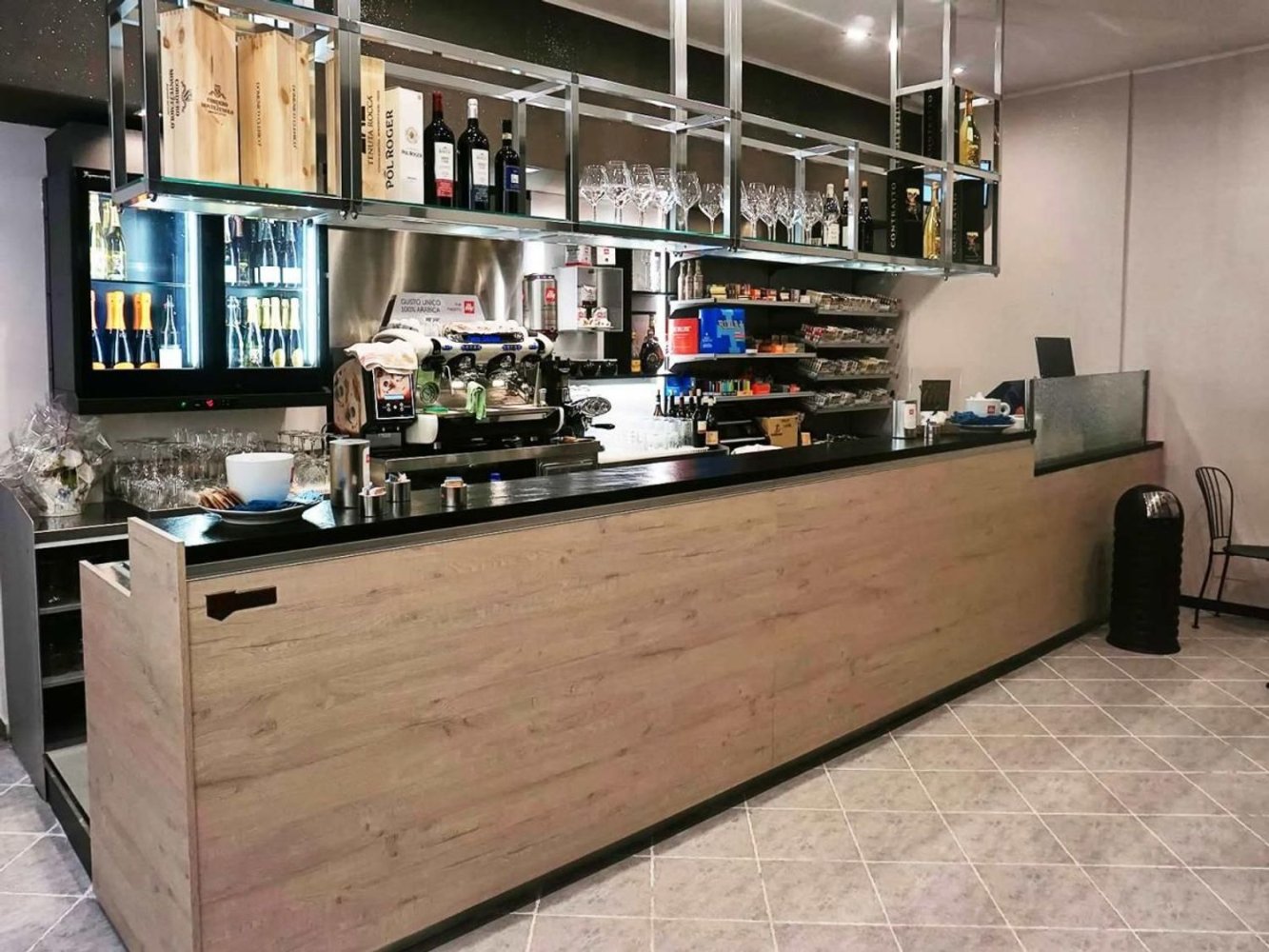 70m² Commercial property in Piacenza, Italy No. 381688