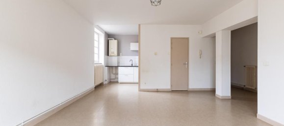 3 chambres Appartement à Aigueperse, France No. 265272 2