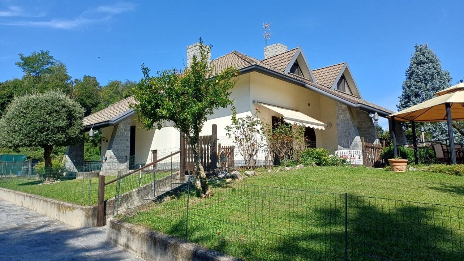 7 bedrooms Villa in Lambrugo, Italy No. 362318