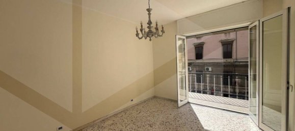 3 rooms Apartment in Bari, Italy No. 26393 5