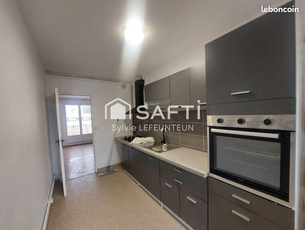 3 chambres Appartement à Vierzon, France No. 49674