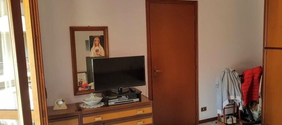 Дом с 6 комнатами в Каронно Варезино, Италия № 154743 15