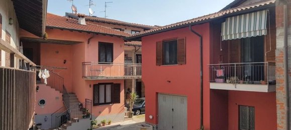 Дом с 6 комнатами в Каронно Варезино, Италия № 154743 4