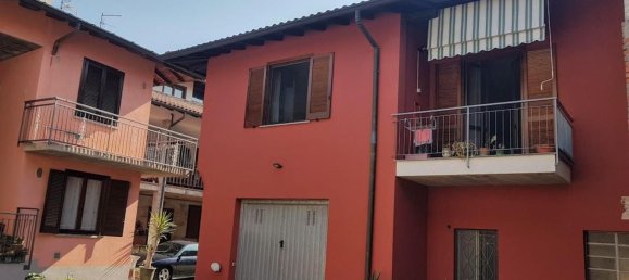 Дом с 6 комнатами в Каронно Варезино, Италия № 154743 3