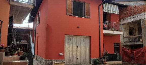 Дом с 6 комнатами в Каронно Варезино, Италия № 154743 5