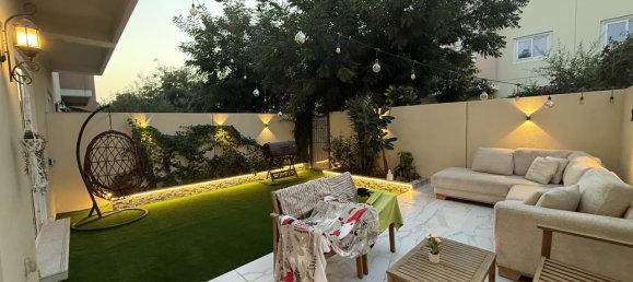 Moradia em banda T3 em Dubai Land, UAE N.º 120584 2