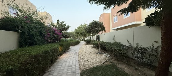 Moradia em banda T3 em Dubai Land, UAE N.º 120584 3