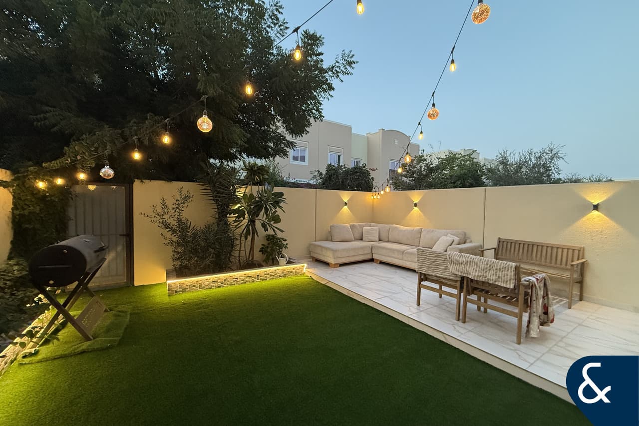 Moradia em banda T3 em Dubai Land, UAE N.º 120584