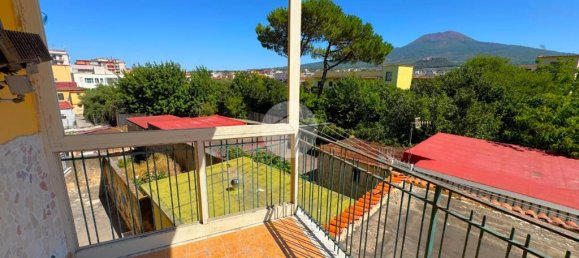 Apartamento de 2 dormitorios en Torre del Greco, Italy No. 310049 10