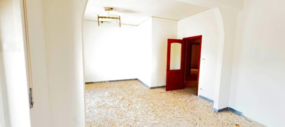 Apartamento de 2 dormitorios en Torre del Greco, Italy No. 310049 3