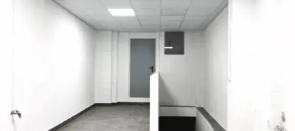 98m² Commercial property in Zaragoza, Spain No. 64472 3