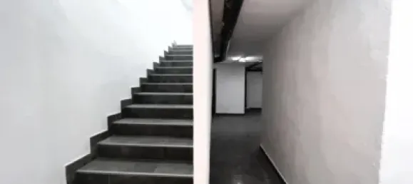 98m² Commercial property in Zaragoza, Spain No. 64472 10