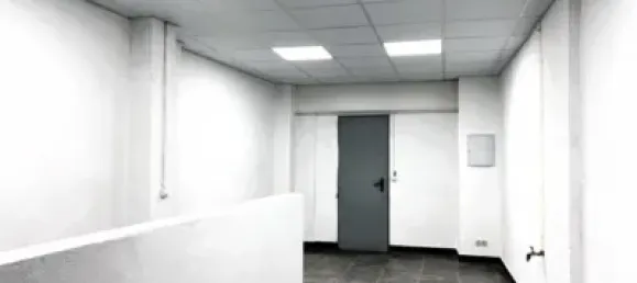 98m² Commercial property in Zaragoza, Spain No. 64472 5