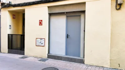98m² Commercial property in Zaragoza, Spain No. 64472