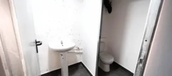 98m² Commercial property in Zaragoza, Spain No. 64472 13