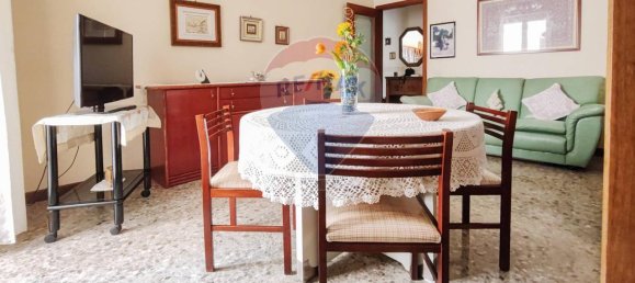 3 rooms Apartment in Bari, Italy No. 230959 2