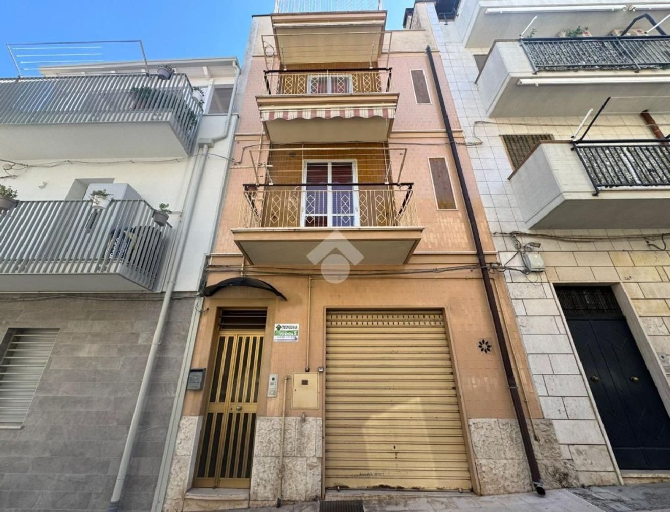 Дом с 6 спальнями в Альтамура, Италия № 322747