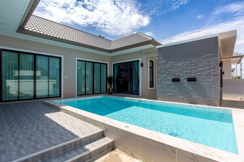 Villa de 4 dormitorios en Hua Hin, Thailand No. 71486