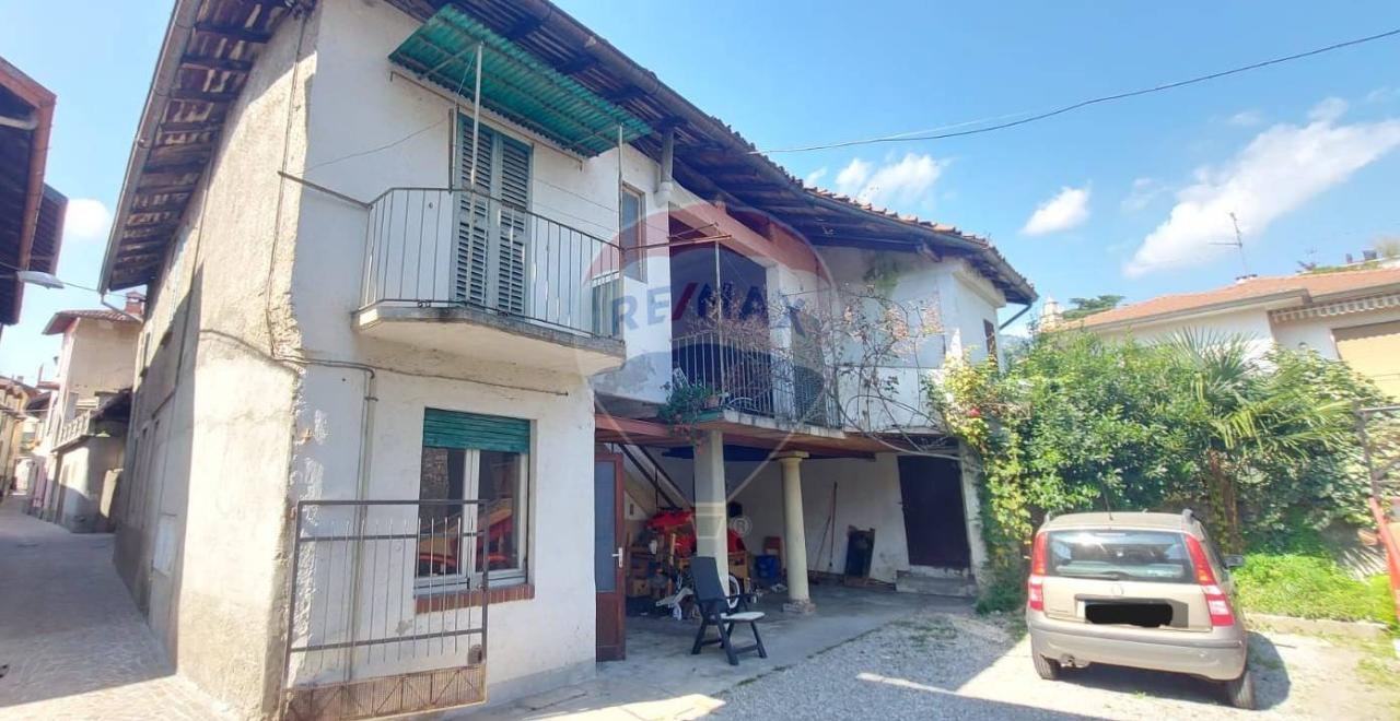 Квартира с 5 комнатами в Гавирате, Италия № 166595