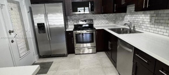 2 dormitorios propiedad comercial en alquiler en Miami, Miami-Dade, Florida, USA № 615232 13