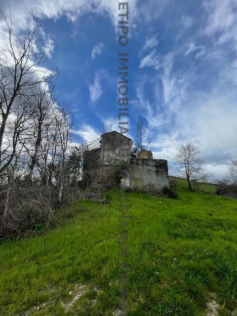 10 rooms House in Montefiore dell'Aso, Italy No. 41064