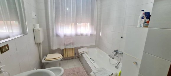 7 rooms House in Eraclea, Italy No. 74747 7