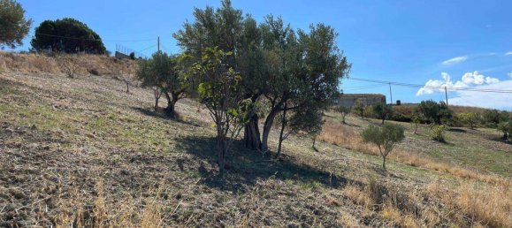 Terreno en Catanzaro, Italy 8201 m² No. 12566 3