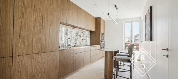 4 bedrooms Duplex in Paris, France No. 179456 7