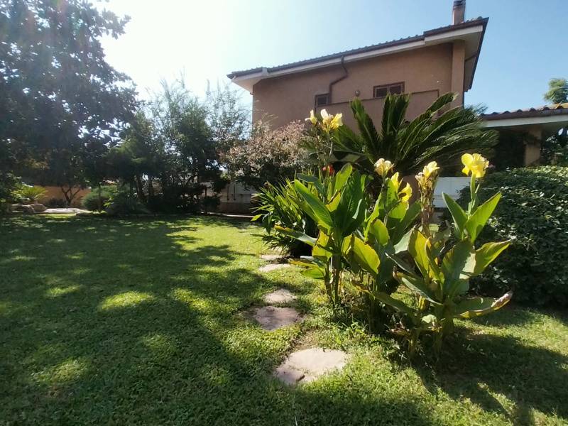 4 bedrooms Apartment in Rome, Italy No. 13595